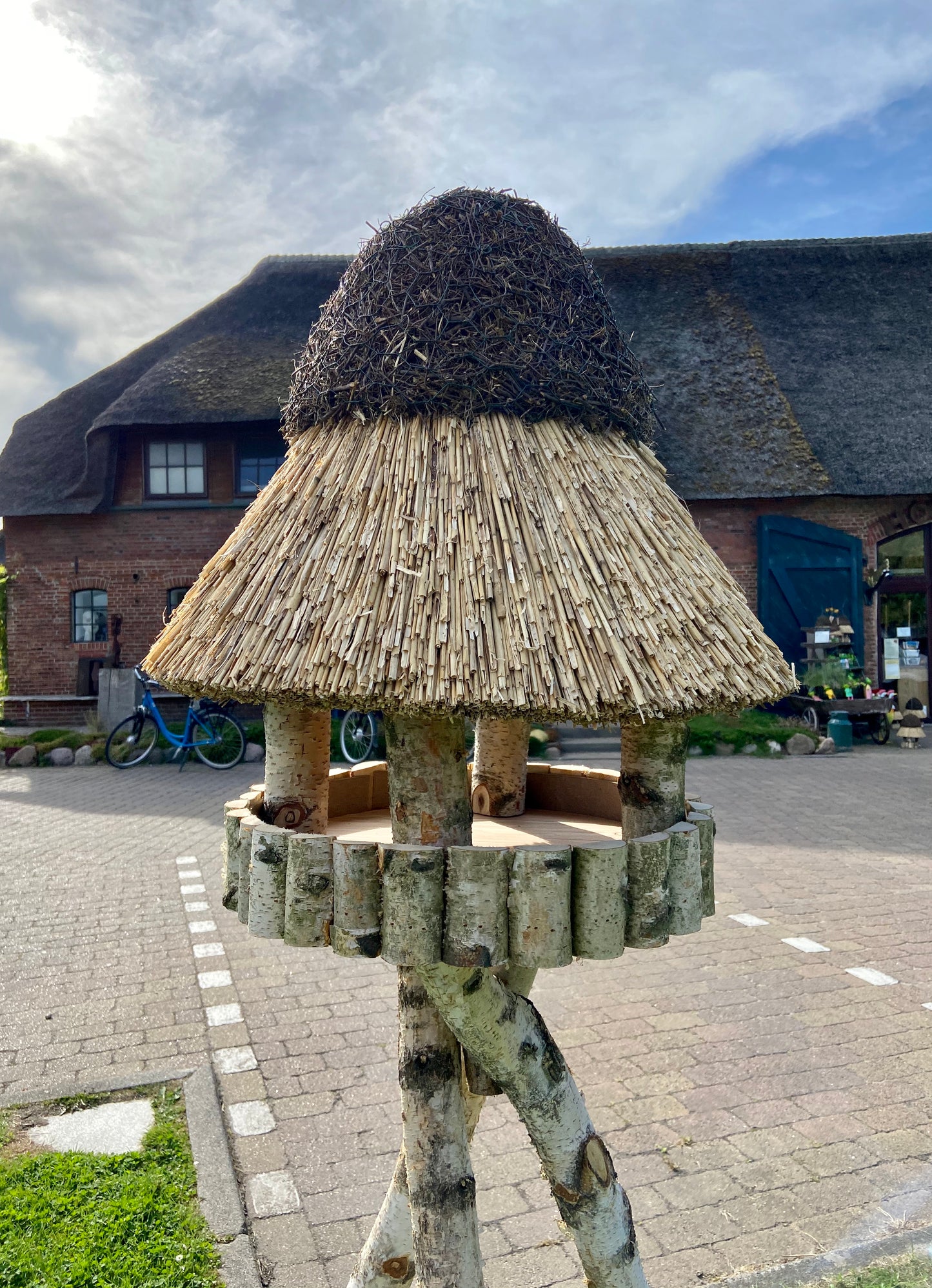 Vogelhaus rund mittel 50 cm Futterplatte