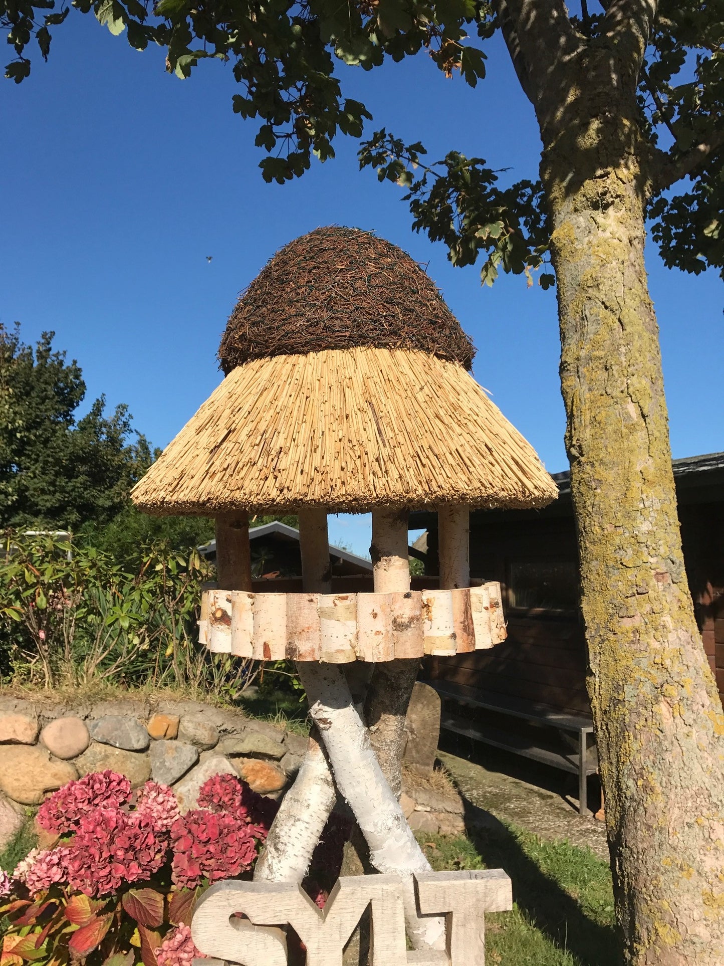 Vogelhaus rund mittel 40 cm Futterplatte